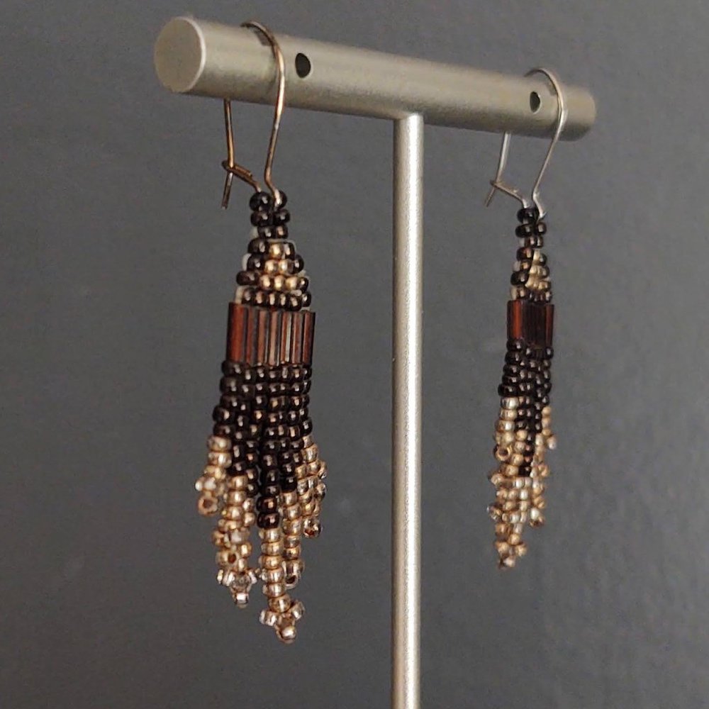 Shades of brown seed and bugle bead earrings - Picture 3 of 7